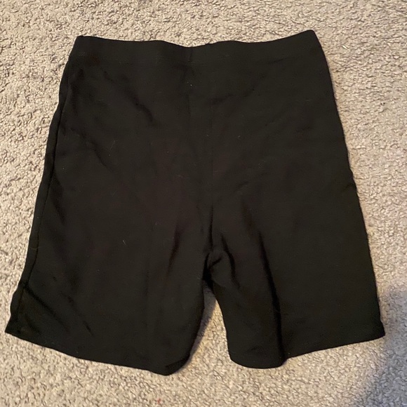 Fashion Nova biker shorts - Picture 4 of 5